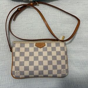 Louis Vuitton double zip pochette